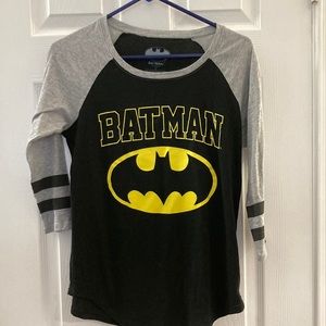 🌞 5 for $25. DC Comics Batman shirt. 3/4 length sleeves. Size S. EUC